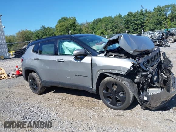 ✅ 2019 Jeep Compass Latitude • VIN: 3C4NJDBB5KT697213 • Lot: 43133163. Listed on IAAI with 55,308 mi. Free auction sales archive from the USA and detailed vehicle history report at DreamBid. Image 13.
