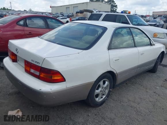 ✅ 1998 Lexus ES 300 • VIN: JT8BF28G7W5043183 • Lot: 42171853. Listed on IAAI with Not provided. Free auction sales archive from the USA and detailed vehicle history report at DreamBid. Image 4.