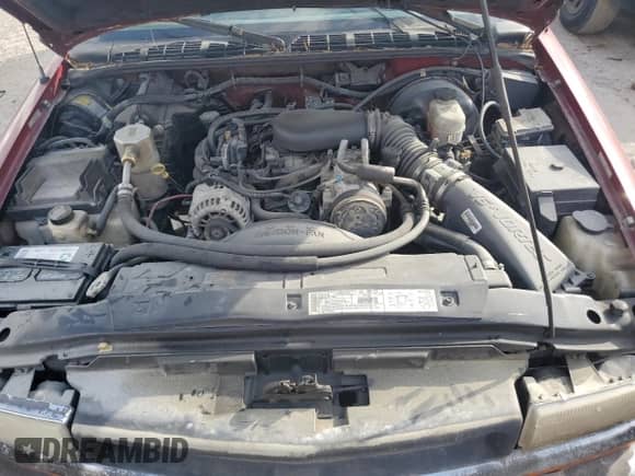 2001 Chevrolet S-10 LS z VIN 1GCCS19W318109902, wystawiony jako Copart lot #48456715 z przebiegiem 225 664 mil mil oraz Czysty tytuł • Clean title. Historia ofert i sprzedaży dostępna na DreamBid. Obrazek 11.