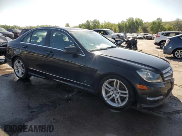 ✅ 2013 Mercedes-Benz C 300 Sport • VIN: WDDGF8AB7DR245588 • Lot: 58091295. Wystawiony na Copart z przebiegiem 90 242 mil. Bezpłatny archiwum sprzedaży aukcyjnych z USA i szczegółowy raport historii pojazdu na DreamBid. Zdjęcie 4.