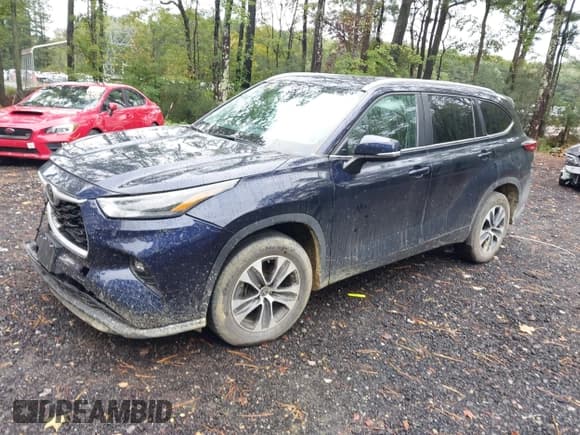 ✅ 2023 Toyota Highlander LE • VIN: 5TDKDRAH5PS020483 • Lot: 43413222. Listed on IAAI with 68,319 mi. Free auction sales archive from the USA and detailed vehicle history report at DreamBid. Image 2.