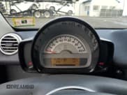 ✅ 2013 Smart fortwo Passion • VIN: WMEEK3BA2DK625180 • Lot: 84905324. Wystawiony na Copart z przebiegiem 53 126 mil. Bezpłatny archiwum sprzedaży aukcyjnych z USA i szczegółowy raport historii pojazdu na DreamBid. Zdjęcie 9.