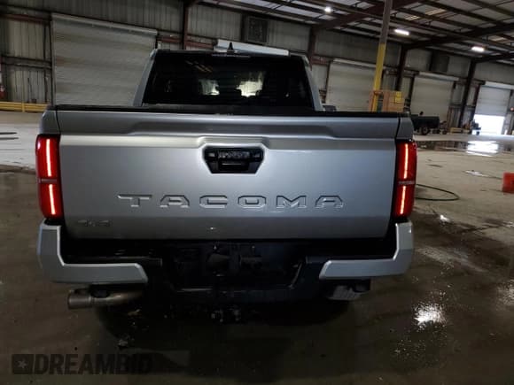 ✅ 2024 Toyota Tacoma SR5 • VIN: 3TMLB5JN4RM021510 • Lot: 92057575. Wystawiony na Copart z przebiegiem 25 429 mil. Bezpłatny archiwum sprzedaży aukcyjnych z USA i szczegółowy raport historii pojazdu na DreamBid. Zdjęcie 6.