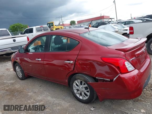 ✅ 2018 Nissan Versa S Plus • VIN: 3N1CN7AP9JL871392 • Lot: 42462278. Wystawiony na IAAI z przebiegiem 71 351 mil. Bezpłatny archiwum sprzedaży aukcyjnych z USA i szczegółowy raport historii pojazdu na DreamBid. Zdjęcie 6.