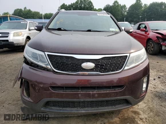 ✅ 2015 Kia Sorento LX • VIN: 5XYKT4A78FG581706 • Lot: 67238725. Wystawiony na Copart z przebiegiem 149 315 mil. Bezpłatny archiwum sprzedaży aukcyjnych z USA i szczegółowy raport historii pojazdu na DreamBid. Zdjęcie 5.