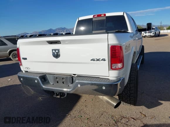 ✅ 2018 Ram 2500 Laramie • VIN: 3C6UR5NL5JG142811 • Lot: 43374033. Wystawiony na IAAI z przebiegiem 101 164 mil. Bezpłatny archiwum sprzedaży aukcyjnych z USA i szczegółowy raport historii pojazdu na DreamBid. Zdjęcie 16.