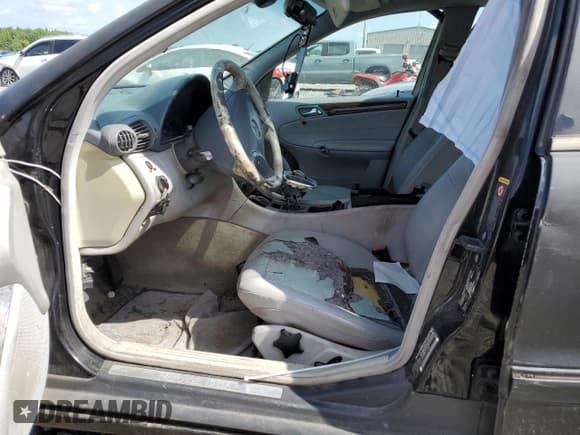 ✅ 2004 Mercedes-Benz C 240 • VIN: WDBRF61J44E017696 • Lot: 64572995. Wystawiony na Copart z przebiegiem Nie podano. Bezpłatny archiwum sprzedaży aukcyjnych z USA i szczegółowy raport historii pojazdu na DreamBid. Zdjęcie 7.