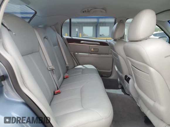 ✅ 2004 Lincoln Town Car Ultimate • VIN: 1LNHM83W34Y687080 • Lot: 67322785. Listed on Copart with 96,899 mi. Free auction sales archive from the USA and detailed vehicle history report at DreamBid. Image 10.