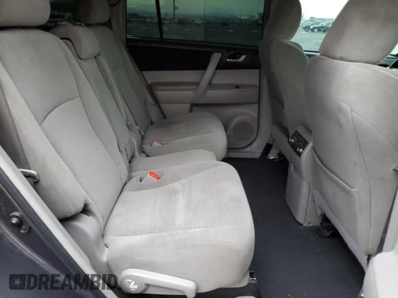 ✅ 2013 Toyota Highlander SE • VIN: 5TDZK3EH5DS116699 • Лот: 86159095. Опубликован ранее на Copart с пробегом 264 256 миль. Бесплатный доступ к архиву аукционных продаж из США и подробный отчёт об истории автомобиля на DreamBid. Изображение 10.