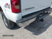 ✅ 2006 Chevrolet Silverado 2500HD LT2 • VIN: 1GCHK29UX6E262621 • Lot: 42322189. Wystawiony na IAAI z przebiegiem 233 221 mil. Bezpłatny archiwum sprzedaży aukcyjnych z USA i szczegółowy raport historii pojazdu na DreamBid. Zdjęcie 6.