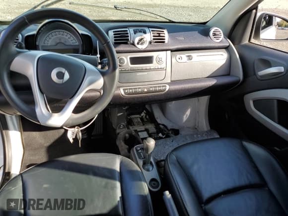 ✅ 2015 Smart fortwo Passion • VIN: WMEEK3BA5FK835565 • Lot: 76688204. Wystawiony na Copart z przebiegiem 62 674 mil. Bezpłatny archiwum sprzedaży aukcyjnych z USA i szczegółowy raport historii pojazdu na DreamBid. Zdjęcie 8.