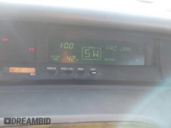 ✅ 2000 Toyota Avalon XL • VIN: 4T1BF28B6YU033254 • Lot: 43875129. Listed on IAAI with 308,802 mi. Free auction sales archive from the USA and detailed vehicle history report at DreamBid. Image 7.