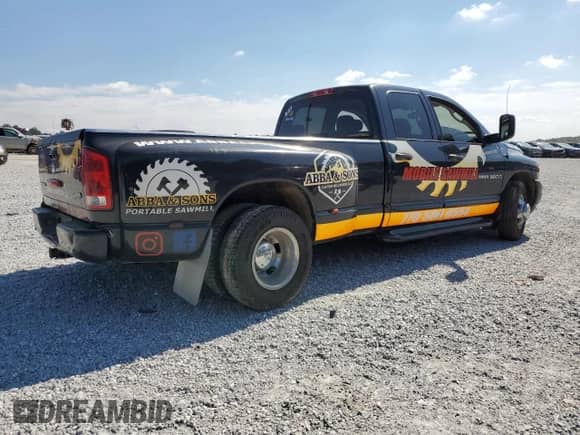 2005 Dodge 3500 SLT z VIN 3D7MR48C45G733822, wystawiony jako Copart lot #73659974 z przebiegiem 230 735 mil mil oraz Szkoda całkowita • Salvage title. Historia ofert i sprzedaży dostępna na DreamBid. Obrazek 3.