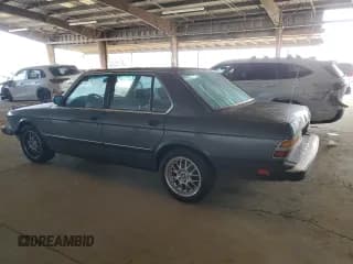 ✅ 1985 BMW 5 Series • VIN: WBADC7405F0654106 • Lot: 48069425. Wystawiony na Copart z przebiegiem 143 628 mil. Bezpłatny archiwum sprzedaży aukcyjnych z USA i szczegółowy raport historii pojazdu na DreamBid. Zdjęcie 2.