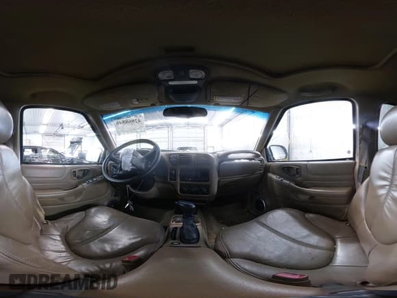 ✅ 1999 GMC Jimmy SLT • VIN: 1GKDT13W4X2541943 • Lot: 42868846. Listed on IAAI with 142,124 mi. Free auction sales archive from the USA and detailed vehicle history report at DreamBid. Image 19.