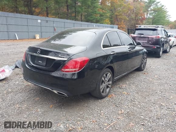 ✅ 2015 Mercedes-Benz C 300 Luxury • VIN: 55SWF4KBXFU008534 • Lot: 43556728. Wystawiony na IAAI z przebiegiem 118 139 mil. Bezpłatny archiwum sprzedaży aukcyjnych z USA i szczegółowy raport historii pojazdu na DreamBid. Zdjęcie 4.