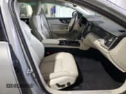 ✅ 2024 Volvo S60 Plus Dark Theme • VIN: 7JRH60FL0RG287428 • Lot: 84038504. Wystawiony na Copart z przebiegiem 312 mil. Bezpłatny archiwum sprzedaży aukcyjnych z USA i szczegółowy raport historii pojazdu na DreamBid. Zdjęcie 7.