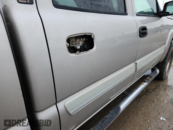 ✅ 2004 Chevrolet Silverado 2500HD LS • VIN: 1GCHK23U64F150771 • Lot: 87114365. Wystawiony na Copart z przebiegiem Nie podano. Bezpłatny archiwum sprzedaży aukcyjnych z USA i szczegółowy raport historii pojazdu na DreamBid. Zdjęcie 10.