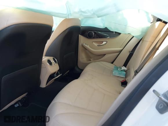 ✅ 2019 Mercedes-Benz C 300 • VIN: WDDWF8DB8KR483163 • Lot: 43544574. Wystawiony na IAAI z przebiegiem 71 998 mil. Bezpłatny archiwum sprzedaży aukcyjnych z USA i szczegółowy raport historii pojazdu na DreamBid. Zdjęcie 8.