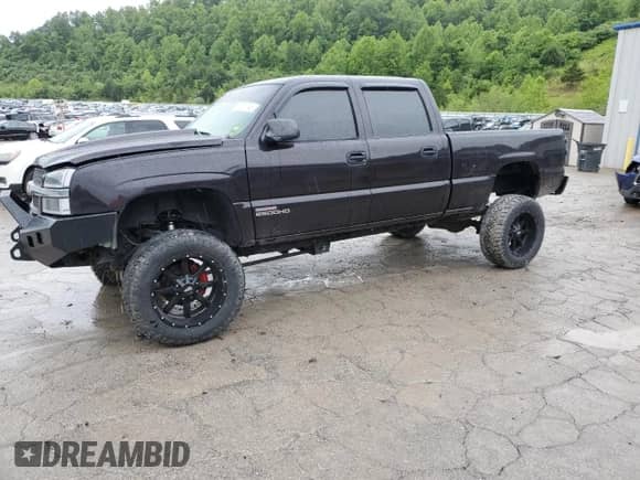 2005 Chevrolet Silverado 2500HD LT с VIN 1GCHK23205F844372, выставлен на аукционе Copart как лот 58010745 с пробегом 247 138 миль миль и Списание • Salvage title. История ставок и продаж доступна на DreamBid. Изображение 1.