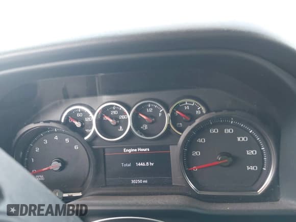 ✅ 2022 Chevrolet Silverado 1500 LT Trail Boss • VIN: 1GCPYFED3NZ234464 • Lot: 42103214. Wystawiony na IAAI z przebiegiem 30 250 mil. Bezpłatny archiwum sprzedaży aukcyjnych z USA i szczegółowy raport historii pojazdu na DreamBid. Zdjęcie 7.