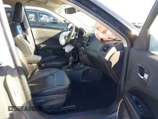 ✅ 2019 Jeep Compass Limited • VIN: 3C4NJDCB8KT709644 • Lot: 43608110. Wystawiony na IAAI z przebiegiem 161 562 mil. Bezpłatny archiwum sprzedaży aukcyjnych z USA i szczegółowy raport historii pojazdu na DreamBid. Zdjęcie 5.