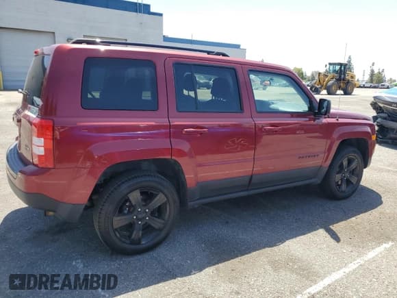 ✅ 2015 Jeep Patriot Altitude • VIN: 1C4NJRBB5FD412728 • Lot: 57049075. Listed on Copart with 161,106 mi. Free auction sales archive from the USA and detailed vehicle history report at DreamBid. Image 3.