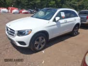 ✅ 2018 Mercedes-Benz GLC 300 • VIN: WDC0G4JB7JV023275 • Лот: 43041971. Опубликован ранее на IAAI с пробегом 77 160 миль. Бесплатный доступ к архиву аукционных продаж из США и подробный отчёт об истории автомобиля на DreamBid. Изображение 17.