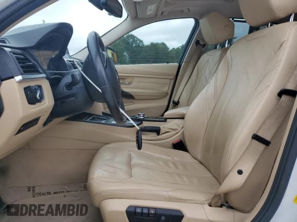 ✅ 2013 BMW 3 Series 335i • VIN: WBA3A9G54DNP36557 • Lot: 84548155. Wystawiony na Copart z przebiegiem 130 167 mil. Bezpłatny archiwum sprzedaży aukcyjnych z USA i szczegółowy raport historii pojazdu na DreamBid. Zdjęcie 7.