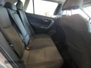 ✅ 2022 Toyota RAV4 Hybrid XLE • VIN: 4T3RWRFV2NU078747 • Lot: 91839235. Wystawiony na Copart z przebiegiem 63 932 mil. Bezpłatny archiwum sprzedaży aukcyjnych z USA i szczegółowy raport historii pojazdu na DreamBid. Zdjęcie 11.