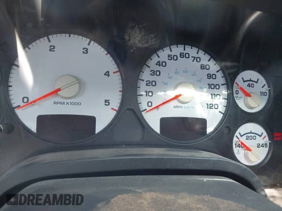 2004 Dodge 3500 ST z VIN 3D7LU38C34G105088, wystawiony jako IAAI lot #41493283 z przebiegiem Nie podano mil oraz . Historia ofert i sprzedaży dostępna na DreamBid. Obrazek 7.