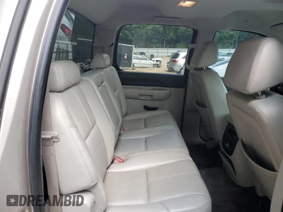 ✅ 2008 Chevrolet Silverado 2500HD 1LT • VIN: 1GCHC23678F179555 • Lot: 59109625. Wystawiony na Copart z przebiegiem 153 341 mil. Bezpłatny archiwum sprzedaży aukcyjnych z USA i szczegółowy raport historii pojazdu na DreamBid. Zdjęcie 10.