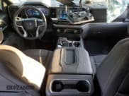 ✅ 2022 Chevrolet Silverado 1500 LT Trail Boss • VIN: 3GCUDFED0NG658781 • Lot: 74665864. Wystawiony na Copart z przebiegiem 13 963 mil. Bezpłatny archiwum sprzedaży aukcyjnych z USA i szczegółowy raport historii pojazdu na DreamBid. Zdjęcie 8.