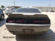 ✅ 2018 Dodge Challenger T/A • VIN: 2C3CDZBT5JH195012 • Lot: 63579643. Wystawiony na Copart z przebiegiem 102 498 mil. Bezpłatny archiwum sprzedaży aukcyjnych z USA i szczegółowy raport historii pojazdu na DreamBid. Zdjęcie 6.