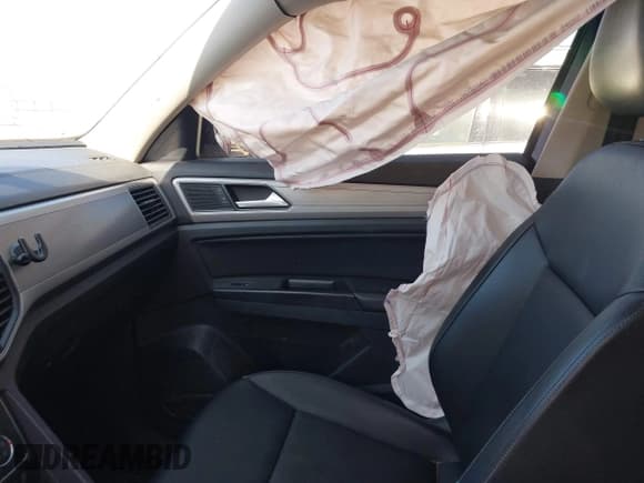 ✅ 2018 Volkswagen Atlas SE • VIN: 1V2CP2CAXJC597262 • Lot: 41998382. Listed on IAAI with 153,666 mi. Free auction sales archive from the USA and detailed vehicle history report at DreamBid. Image 5.