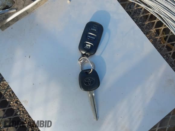 ✅ 2004 Toyota Camry LE • VIN: 4T1BE32K14U896992 • Lot: 42709172. Wystawiony na IAAI z przebiegiem 153 248 mil. Bezpłatny archiwum sprzedaży aukcyjnych z USA i szczegółowy raport historii pojazdu na DreamBid. Zdjęcie 11.