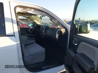 ✅ 2018 Chevrolet Silverado 1500 LT • VIN: 1GCVKREC6JZ375914 • Lot: 43554902. Wystawiony na IAAI z przebiegiem 53 205 mil. Bezpłatny archiwum sprzedaży aukcyjnych z USA i szczegółowy raport historii pojazdu na DreamBid. Zdjęcie 5.