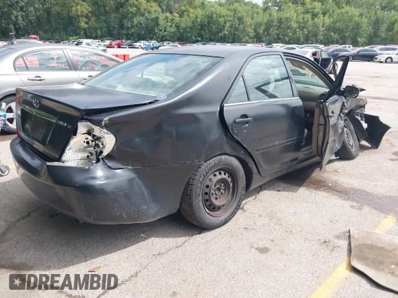 ✅ 2002 Toyota Camry XLE • VIN: 4T1BE32K02U083575 • Lot: 43056537. Wystawiony na IAAI z przebiegiem 202 531 mil. Bezpłatny archiwum sprzedaży aukcyjnych z USA i szczegółowy raport historii pojazdu na DreamBid. Zdjęcie 4.