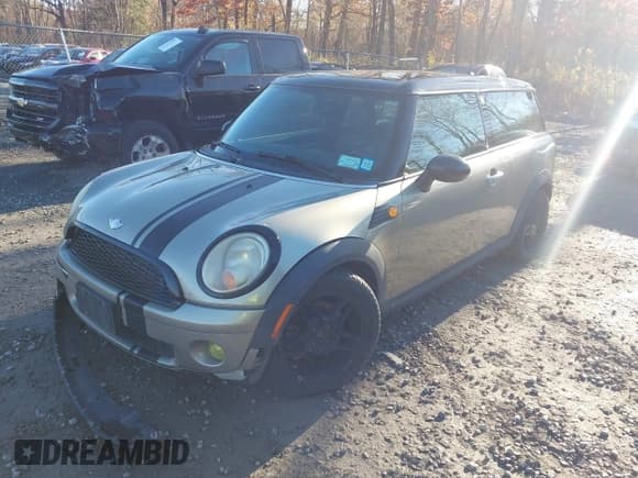 ✅ 2010 MINI Clubman • VIN: WMWML3C56ATX37508 • Lot: 43610034. Wystawiony na IAAI z przebiegiem 215 001 mil. Bezpłatny archiwum sprzedaży aukcyjnych z USA i szczegółowy raport historii pojazdu na DreamBid. Zdjęcie 2.