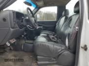 ✅ 2003 Chevrolet Silverado 2500HD Work Truck • VIN: 1GCHK24U33E337582 • Lot: 92349455. Wystawiony na Copart z przebiegiem 97 222 mil. Bezpłatny archiwum sprzedaży aukcyjnych z USA i szczegółowy raport historii pojazdu na DreamBid. Zdjęcie 7.