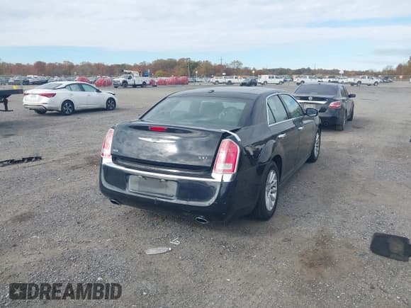 ✅ 2014 Chrysler 300 Uptown Edition • VIN: 2C3CCAAG7EH200869 • Лот: 43549692. Опубликован ранее на IAAI с пробегом 184 664 миль. Бесплатный доступ к архиву аукционных продаж из США и подробный отчёт об истории автомобиля на DreamBid. Изображение 4.