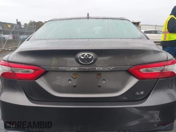 ✅ 2020 Toyota Camry LE • VIN: 4T1C11AK3LU996418 • Lot: 43528082. Wystawiony na IAAI z przebiegiem 33 532 mil. Bezpłatny archiwum sprzedaży aukcyjnych z USA i szczegółowy raport historii pojazdu na DreamBid. Zdjęcie 17.