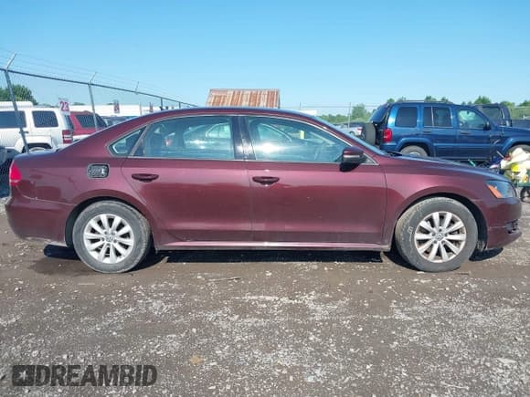 ✅ 2013 Volkswagen Passat S • VIN: 1VWAP7A32DC130705 • Lot: 42646832. Wystawiony na IAAI z przebiegiem 137 642 mil. Bezpłatny archiwum sprzedaży aukcyjnych z USA i szczegółowy raport historii pojazdu na DreamBid. Zdjęcie 13.
