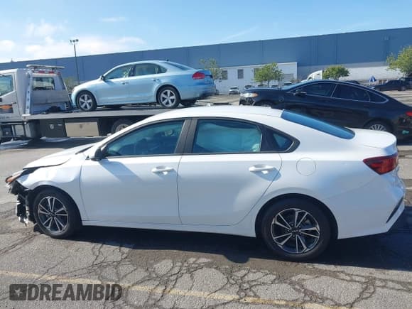 ✅ 2023 Kia Forte LXS • VIN: 3KPF24AD7PE509842 • Lot: 43454717. Wystawiony na IAAI z przebiegiem 36 433 mil. Bezpłatny archiwum sprzedaży aukcyjnych z USA i szczegółowy raport historii pojazdu na DreamBid. Zdjęcie 14.