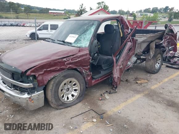 2002 Chevrolet Silverado 1500 with VIN 1GCEC14V62Z128248, listed as a IAAI auction lot 43125043 with 200,798 mi miles and . Bid and sale history available at DreamBid. Image 2.