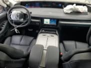 ✅ 2025 Lincoln Navigator Reserve • VIN: 5LMJJ2LGXSEL13383 • Lot: 81523735. Wystawiony na Copart z przebiegiem 799 mil. Bezpłatny archiwum sprzedaży aukcyjnych z USA i szczegółowy raport historii pojazdu na DreamBid. Zdjęcie 8.