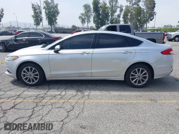 ✅ 2017 Ford Fusion SE • VIN: 3FA6P0H74HR207287 • Lot: 42170286. Listed on IAAI with 139,482 mi. Free auction sales archive from the USA and detailed vehicle history report at DreamBid. Image 14.