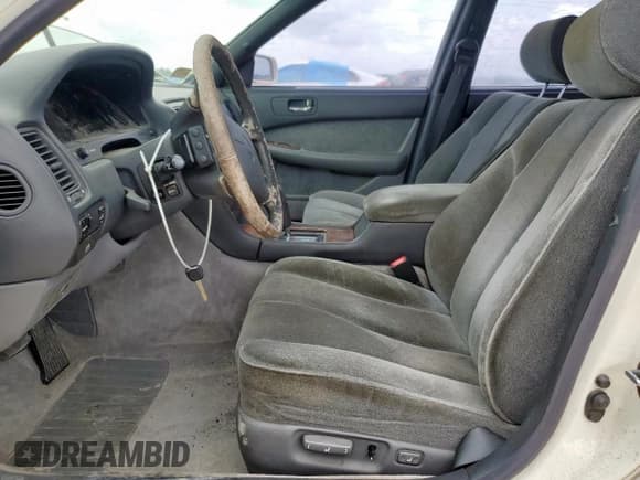 ✅ 1990 Lexus LS • VIN: JT8UF11E0L0003497 • Lot: 58539825. Wystawiony na Copart z przebiegiem 192 016 mil. Bezpłatny archiwum sprzedaży aukcyjnych z USA i szczegółowy raport historii pojazdu na DreamBid. Zdjęcie 7.