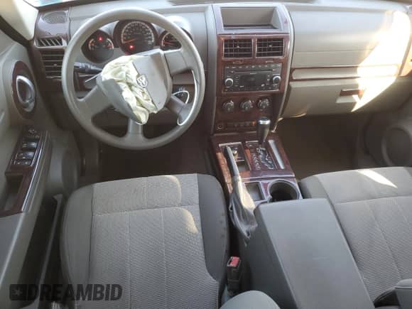 2007 Dodge Nitro SXT с VIN 1D8GU28K57W735361, выставлен на аукционе Copart как лот 83206074 с пробегом 73 567 миль миль и Списание • Salvage title. История ставок и продаж доступна на DreamBid. Изображение 8.