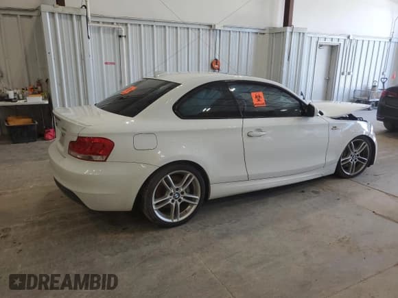 ✅ 2013 BMW 1 Series 135i • VIN: WBAUC9C52DVY60511 • Лот: 61339084. Опубликован ранее на Copart с пробегом Не указан. Бесплатный доступ к архиву аукционных продаж из США и подробный отчёт об истории автомобиля на DreamBid. Изображение 3.